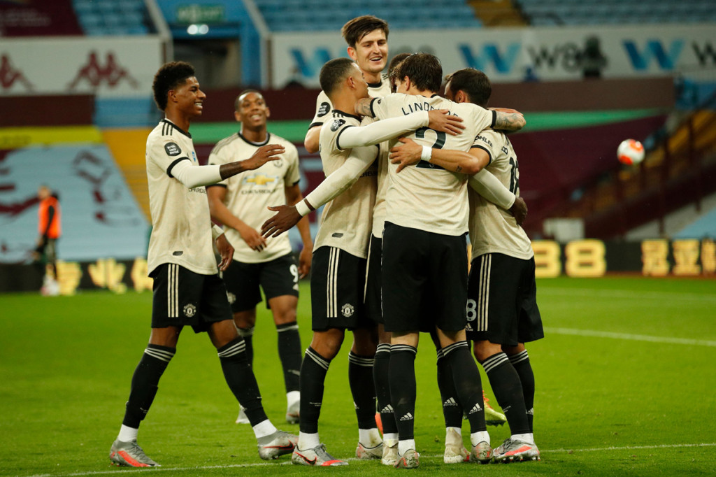 Berkat kemenangan atas Aston Villa, Manchester United kini kian dekat ke posisi empat besar. Mereka ada di urutan kelima dan hanya terpaut satu poin dari Leicester City yang ada di atasnya. AFP Photo/Andrew Boyers