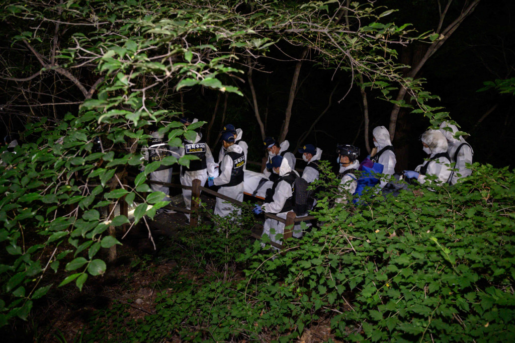 Jasad Park Won-soon ditemukan di Gunung Bukak (ada yang menyebut Bugak) di lingkungan Seongbuk-gu Seoul, tepat setelah tengah malam pada Jumat waktu setempat. Daerah ini sangat dekat dengan tempat tinggal resminya di Jongno-gu. AFP Photo/Ed Jones