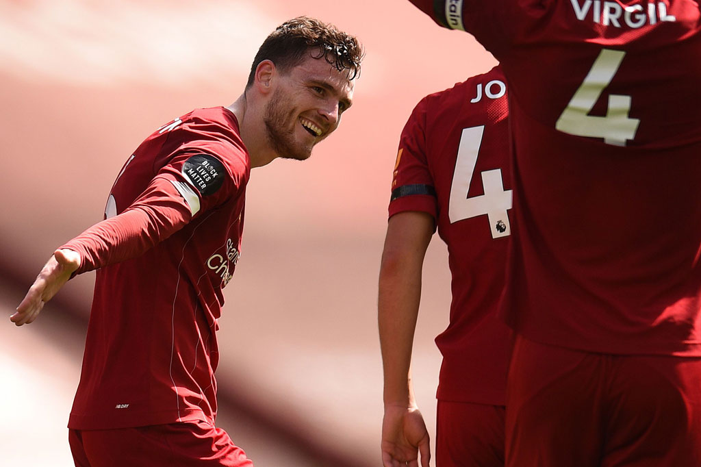 Robertson melakukan selebrasi bersama rekan-rekan setimnya usai menjebol gawang Pope