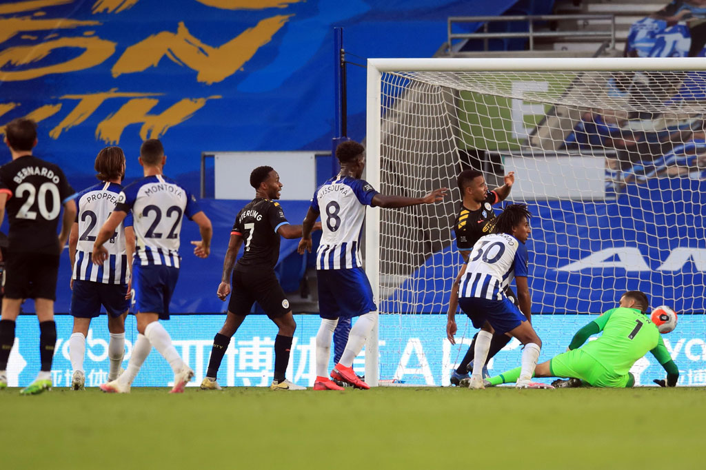 Jesus menggandakan kedudukan sebelum jeda lewat tendangan jarak dekat, menyelesaikan umpan sundulan Rodri yang meneruskan sepak pojok Kevin de Bruyne.