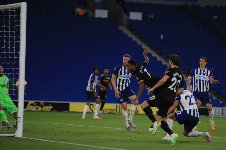 Dan kemudian Sterling menggenapkannya menjadi lima gol pada menit ke-81 lewat sundulan setelah memenangi duel udara dengan Adam Webster.