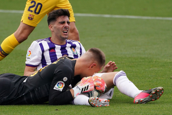 Valladolid berpeluang menyamakan kedudukan pada menit ke-36. Lolos dari jebakan offside, sepakan lemah Quique Perez masih dapat diamankan penjaga gawang Barca Marc-Andre ter Stegen. Skor 1-0 bertahan hingga jeda.