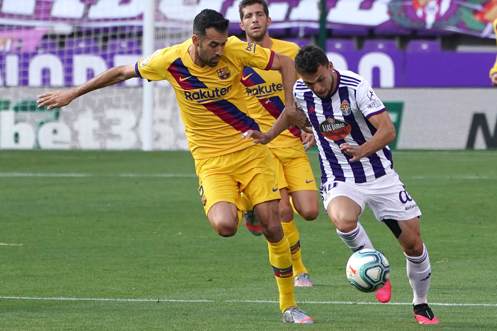 Valladolid berpeluang menyamakan kedudukan pada menit ke-36. Lolos dari jebakan offside, sepakan lemah Quique Perez masih dapat diamankan penjaga gawang Barca Marc-Andre ter Stegen. Skor 1-0 bertahan hingga jeda.