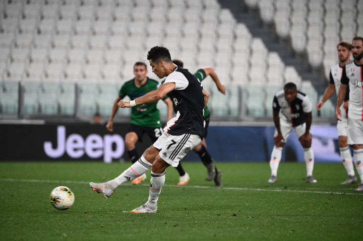 Namun jelang waktu normal habis, wasit Piero Giacomelli kembali memberikan hadiah penalti untuk tuan rumah. Sang wasit menganggap tangan Muriel mengenai bola umpan silang Gonzalo Higuain di kotak terlarang. Ronaldo untuk kedua kalinya sukses menjadi eksekutor untuk menyamakan kedudukan menjadi 2-2.