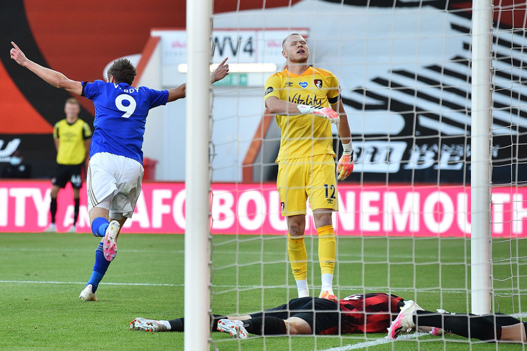 Bermain di kandang lawan, Leicester City menguasai jalannya laga sejak awal pertandingan, dan unggul lewat gol Jamie Vardy pada menit ke-23. Gol berawal dari Kalechi Iheanacho yang gagal disapu oleh Dan Gosling dan Lloyd Kelly. Bola liar di depan gawang disambar Vardy untuk membawa tim tamu unggul.