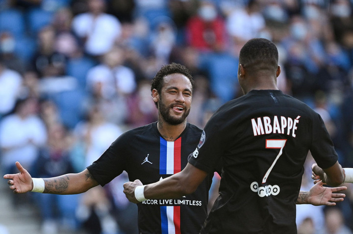 Dua menit berselang PSG unggul 3-0 lewat Neymar. Neymar mencetak gol keduanya pada menit ke-43.