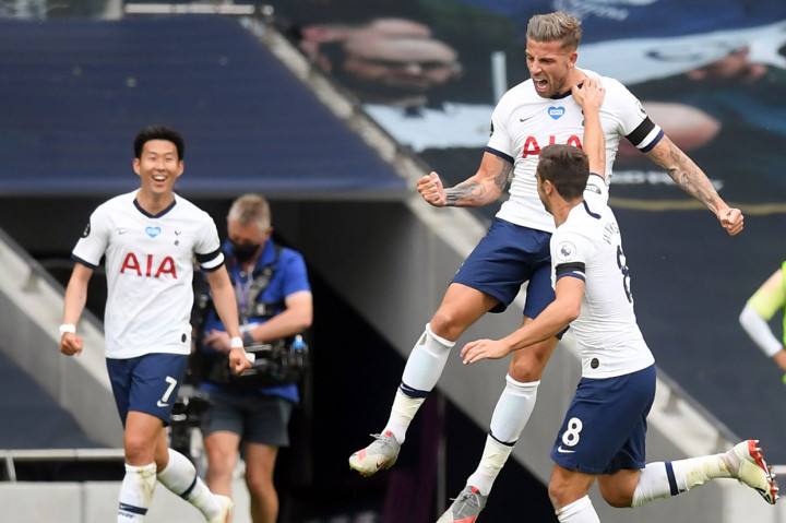 Pada menit ke-81 Spurs akhirnya berbalik ungggul lewat sundulan Toby Alderweireld menyambut sepak pojok Son.