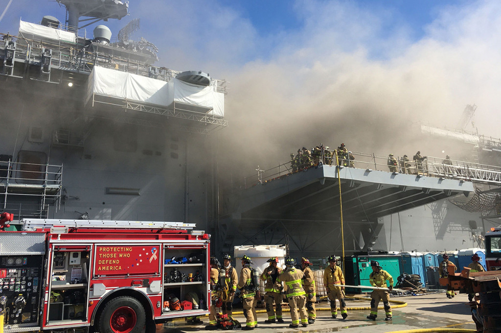 Fire-Rescue Department San Diego melaporkan sebuah ledakan terjadi bersamaan dengan kobaran api, yang mulai muncul pada sekitar pukul 08.30 waktu setempat di kapal amfibi penyerang itu. Kobaran api melanda kapal sepanjang 257 meter itu selama beberapa jam. Enam kapal pemadam kebakaran dikerahkan untuk memadamkan api. 
