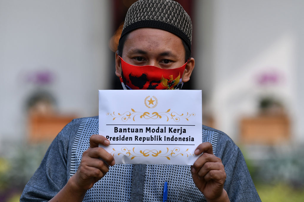 Presiden pun berpesan agar para pengusaha mikro dan kecil itu kembali bekerja keras di bidangnya masing-masing. 