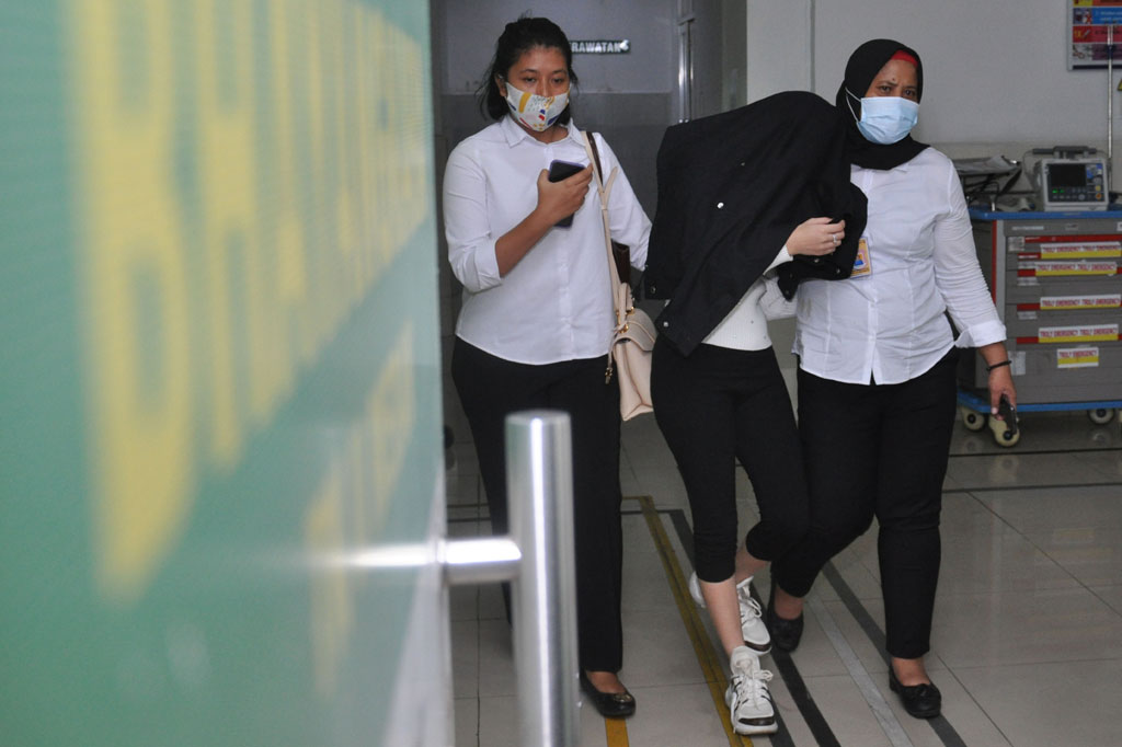 H yang merupakan selebgram dan artis Film Televisi (FTV) tersebut ditangkap Polrestabes Medan dari sebuah hotel pada Minggu, 12 Juli 2020 malam, karena diduga terlibat dalam kasus prostitusi.