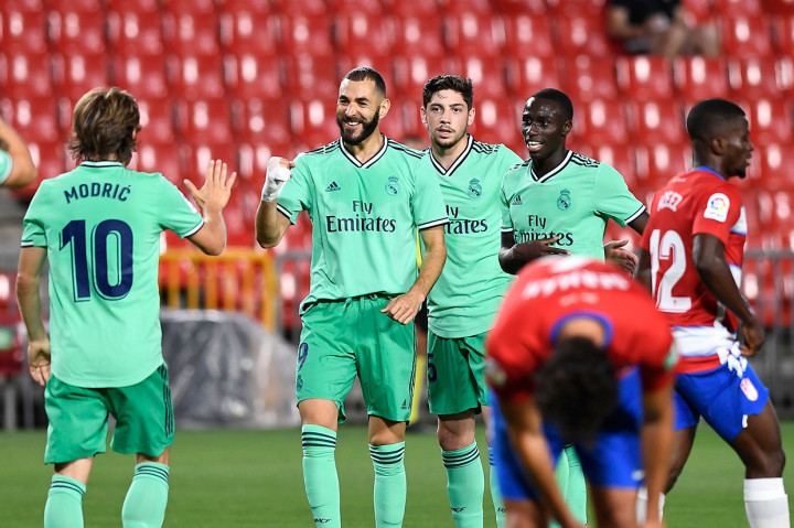 Pencetak gol terbanyak Karim Benzema menggandakan keunggulan pada menit ke-16 lewat sepakan placing kaki kanan yang mengesankan. Skor 2-0 bertahan hingga jeda.