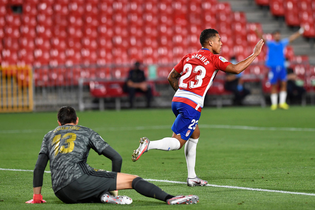 Di babak kedua tuan rumah perlahan-lahan bangkit, dan pada menit ke-50 berhasil memperkecil ketertinggalan lewat Darwin Machis menyelesaikan umpan terobosan Yangel Herrera.