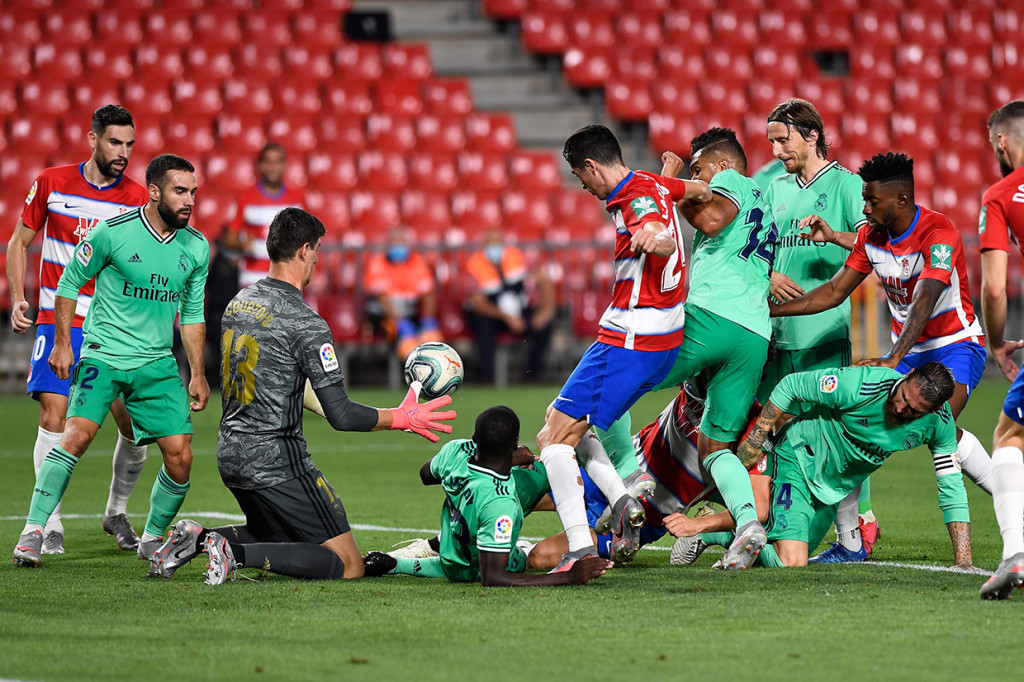 Lima menit jelang bubaran Granada berpeluang menyamakan kedudukan lewat Antonin Cortez. Namun sepakannya berhasil dijinakkan kiper Real Thibaut Courtois.