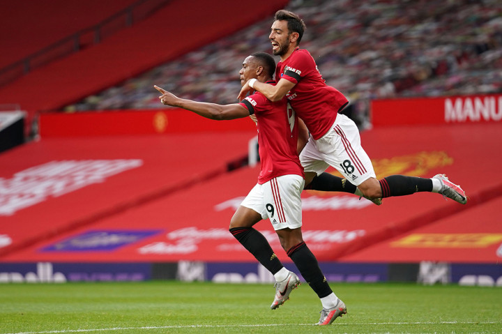 Tiga menit kemudian MU berbalik unggul ketika Bruno Fernandes mengumpan ke Martial dari sisi kiri dan pemain timnas Prancis itu melepaskan tendangan keras yang bersarang di pojok kiri atas gawang Southampton.