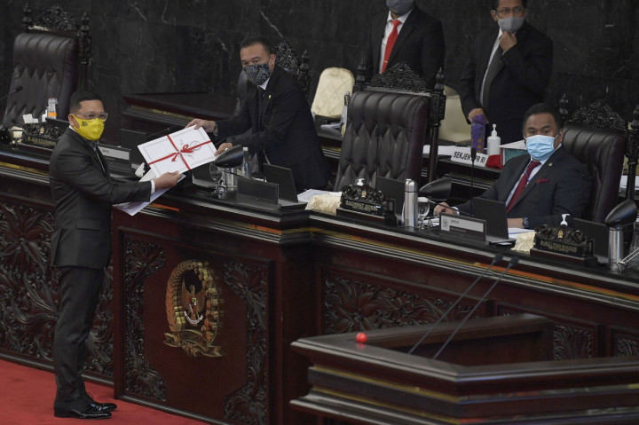 DPR mengesahkan Rancangan Undang-Undang tentang Perppu Pilkada menjadi Undang-Undang.
