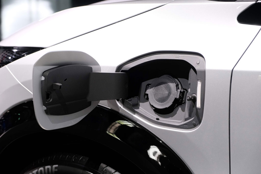 Mobil ini akan tersedia dengan dua tipe baterai, yaitu 63 kWh dan 87 kWh. Untuk modelnya sendiri, terdapat lima varian yang bisa dipilih sesuai kebutuhan.