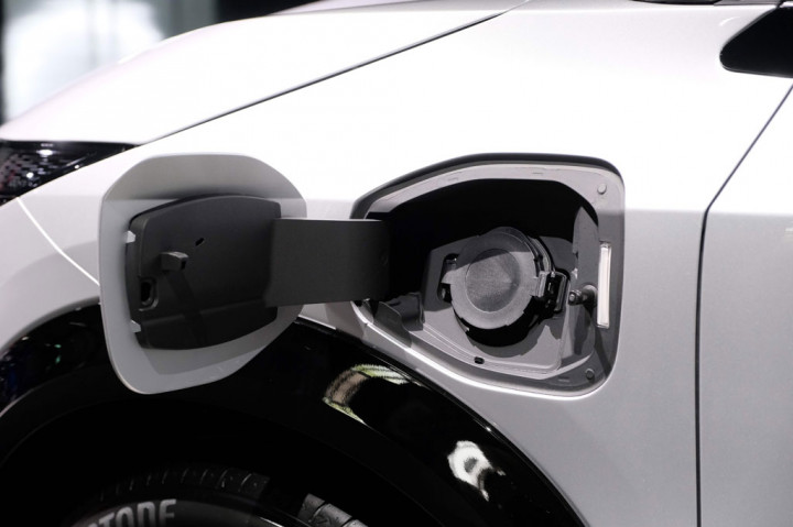 Mobil ini akan tersedia dengan dua tipe baterai, yaitu 63 kWh dan 87 kWh. Untuk modelnya sendiri, terdapat lima varian yang bisa dipilih sesuai kebutuhan.