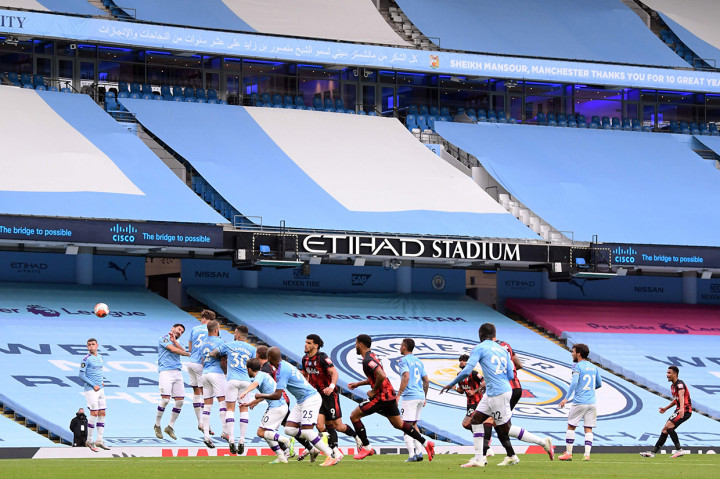 Bournemouth hampir membalas pada menit ke-33 tetapi eksekusi tendangan bebas Junior Stanislas masih bisa ditepis oleh kiper Ederson Moraes dan bola membentur tiang gawang.