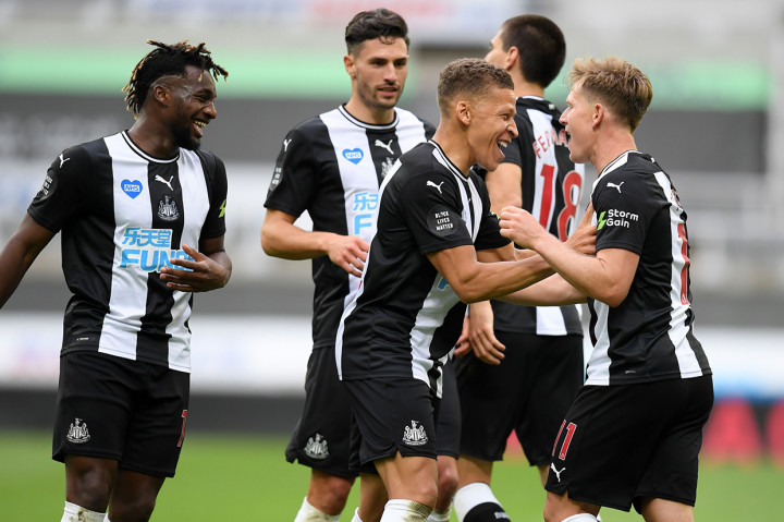 Tuan rumah baru bisa menyamakan kedudukan pada menit ke-56 ketika Serge Aurier melakukan sapuan buruk yang bisa direbut Ritchie dan kemudian diselesaikan dengan sepakan keras melewati antisipasi Lloris.