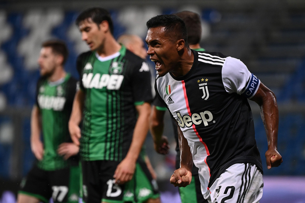 Sayangnya keunggulan itu gagal dipertahankan Sassuolo. Juve berhasil menyamakan kedudukan saat Federico Peluso gagal menerapkan pengawalan ketat yang membuat Alex Sandro leluasa menanduk bola tendangan sudut Rodrigo Bentancur.