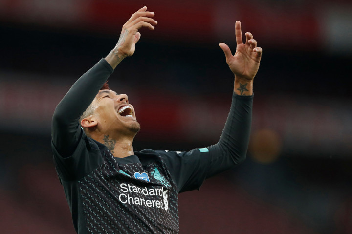 Roberto Firmino hampir memperoleh gol gratisan ketika ia berusaha menutup jalur umpan kiper Damian Martinez, sayang bola membentur tiang gawang dan meninggalkan lapangan.
