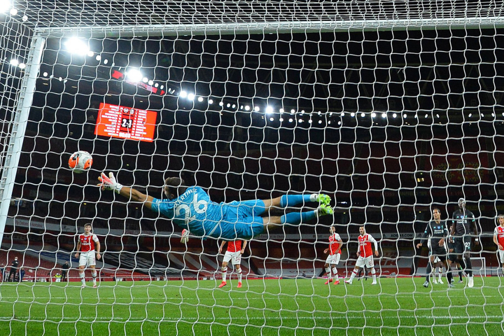 Liverpool berusaha keras bangkit di babak kedua dan terus mengendalikan permainan tapi tak kunjung menemui penyelesaian terbaik di sepertiga akhir lapangan.