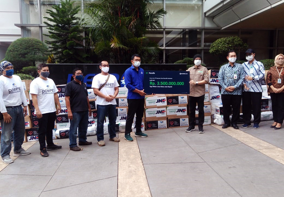 Dompet Kemanusiaan (DK) Media Group menerima donasi senilai Rp3,5 miliar dari PT Asuransi Jiwa Manulife Indonesia yang disalurkan melalui Benihbaik.com. Bantuan tersebut kemudian disalurkan DK Media Group dalam bentuk alat pelindung diri (APD) untuk tenaga medis yang menangani pandemi virus korona (covid-19) ke beberapa rumah sakit di seluruh Indonesia. 