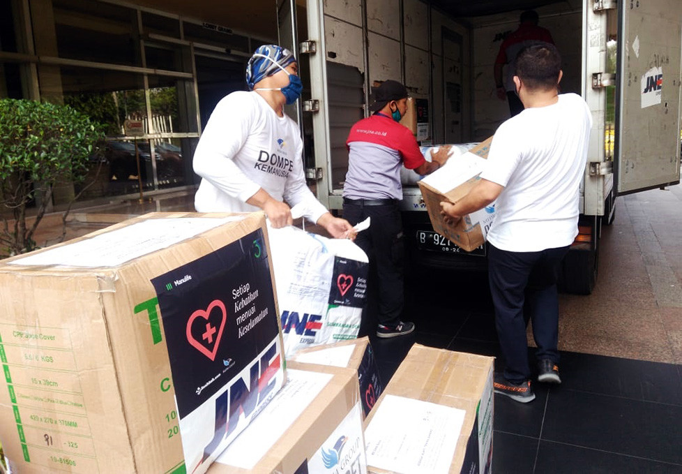 Beberapa rumah sakit yang menerima bantuan APD tersebut adalah, RS Kanker Dharmais, Jakarta; RS Delta Surya Sidoarjo, Jawa Timur; RSUD Kota Bogor; RSUD DR Chasbullah Abdulmajid, Bekasi; RS Tiara Bekasi, RSUD Kota Tangerang.