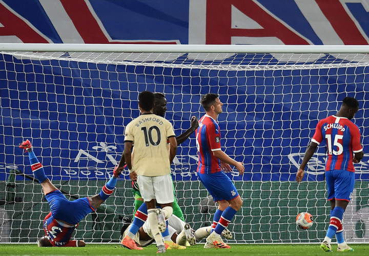 Pada menit ke-78, MU akhirnya menggandakan keunggulan mereka ketika Rashford mengirim umpan yang bisa dikejar Martial untuk disontek memperdaya Guaita.