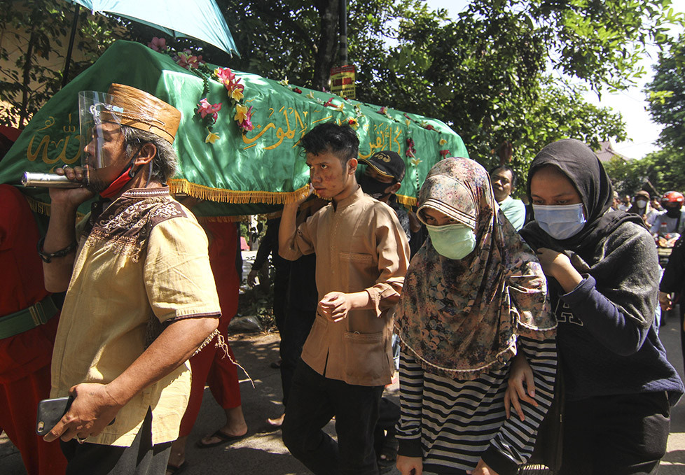 Seniman betawi Omaswati atau Omas meninggal dunia pada usia 54 tahun pada Kamis, 16 Juli 2020 sekitar pukul 19.30 WIB karena sakit paru-paru.