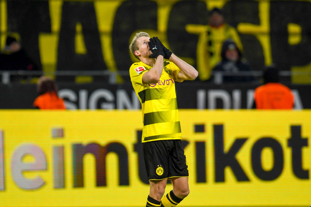 Dia kembali ke Bundesliga pada 2015 bersama Wolfsburg dan setahun kemudian bergabung dengan Dortmund dengan transfer sebesar 30 juta euro ($ 34 juta).