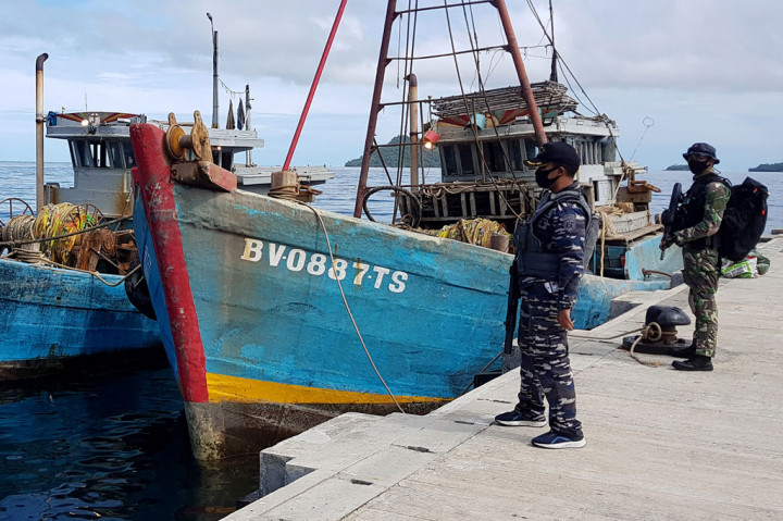 2 KIA Vietnam tersebut terbukti melanggar dan dikenakan Pasal 26, 27 dan 38 dari UU No 45 tahun 2009 tentang perubahan UU Perikanan No 31 tahun 2004 dengan denda maksimal 22 miliar dan hukuman paling lama 8 tahun penjara.
