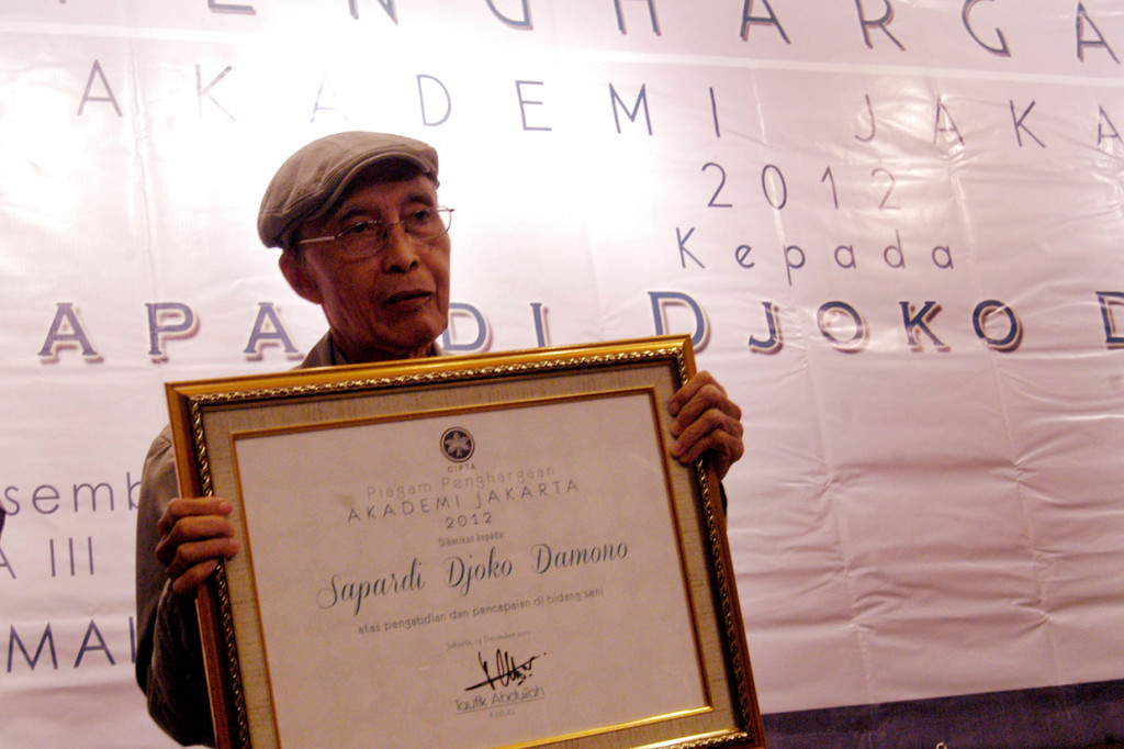 Sapardi Djoko Damono pernah menjadi Dekan Fakultas Sastra Universitas Indonesia pada tahun 1999-2004. ANTARA Foto/Pey Hardi Subiantoro