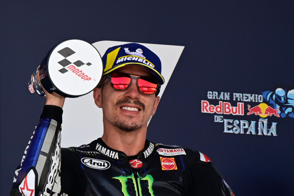 Sementara posisi kedua ditempati Maverick Vinales. Rider Monster Yamaha itu 4.603 detik lebih lambat di belakang Quartararo.