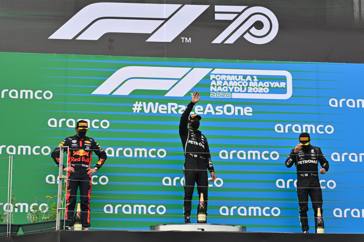 Menyusul di tempat ketiga ada pembalap Mercedes lainnya, Valtteri Bottas. Dia cuma tertinggal 0,75 detik dari Verstappen yang cukup baik.gsek ke posisi ketiga. AFP Photo/Joe Klamar
