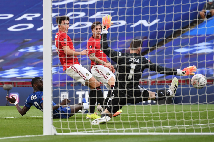 Harry Maguire melakukan gol bunuh diri di menit ke-74. AFP Photo/Andy Rain