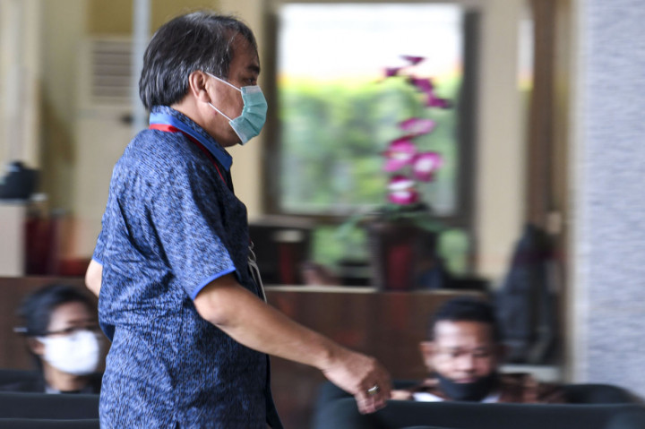 Dia diduga memberikan suap kepada mantan Kepala BPJN IX Maluku dan Maluku Utara Amran Hi MUstary senilai Rp10,6 miliar pada Agustus 2015. Selain itu, Hong Arta juga memberikan suap kepada mantan anggota DPR RI 2014-2019 dari Fraksi PDIP Damayanti Wisnu Putranti sebesar Rp1 miliar pada November 2015.