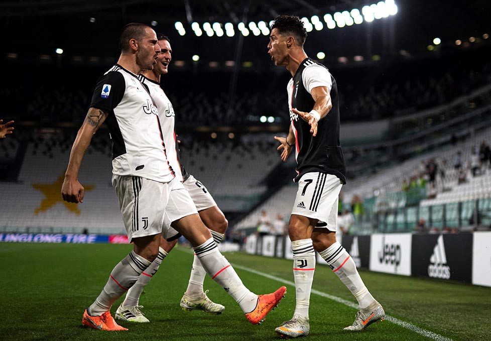 Tidak lama berselang CR7 kembali mencatatkan namanya di papan skor. Gol berawal saat bola penguasaan Luiz Felipe dapat direbut oleh Dybala di lapangan tengah. Pemain Argentina itu lantas berlari ke depan untuk selanjutnya mengirim umpan yang dengan mudah dikonversi menjadi gol oleh Ronaldo untuk menggandakan keunggulan tuan rumah.