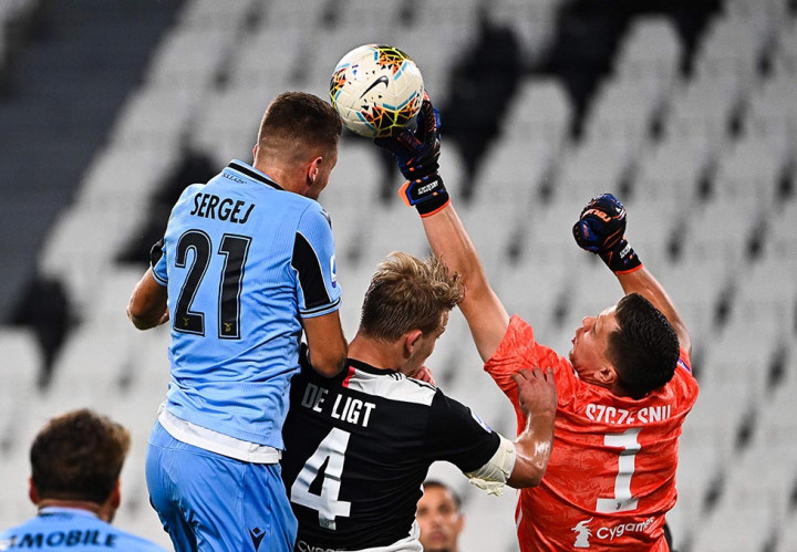 Menjelang laga usai, Juve mengendurkan tekanan. Situasi tersebut dimaksimalkan Lazio untuk balik menekan.