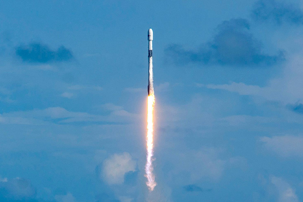 Administrasi Program Akuisisi Pertahanan (DAPA) Seoul mengatakan peluncuran itu menjadikan Korsel negara ke-10 di dunia yang memiliki satelit komunikasi khusus militer, yang akan menyediakan komunikasi militer permanen dan aman.