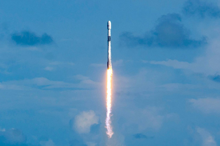 Administrasi Program Akuisisi Pertahanan (DAPA) Seoul mengatakan peluncuran itu menjadikan Korsel negara ke-10 di dunia yang memiliki satelit komunikasi khusus militer, yang akan menyediakan komunikasi militer permanen dan aman.