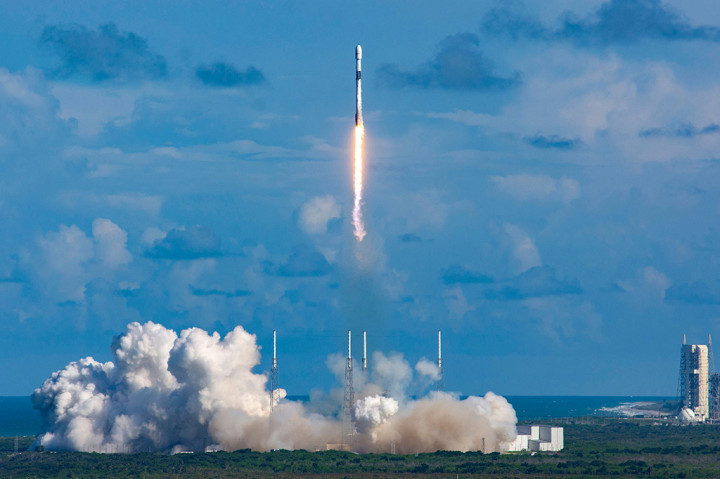 Satelit komunikasi militer pertama Korea Selatan telah berhasil diluncurkan oleh operator swasta SpaceX, dari Cape Canaveral Air Force Station in Florida, Senin, 20 Juli 2020 waktu setempat. 