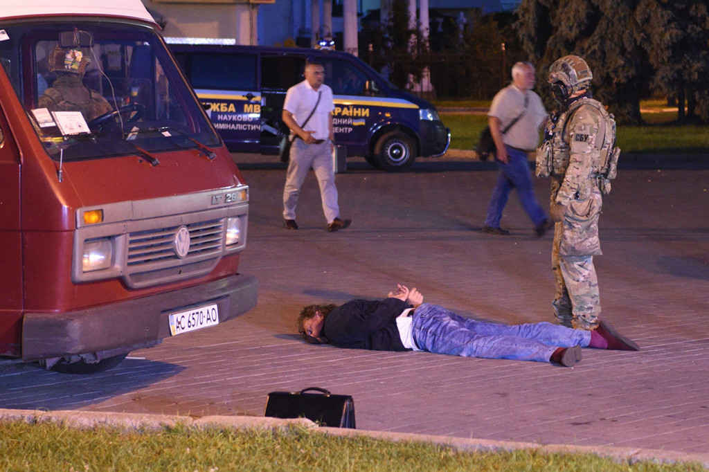 Wakil Menteri Dalam Negeri Anton Gerashchenko mengatakan Kryvosh telah dihukum dua kali dan menghabiskan sekitar 10 tahun di penjara.