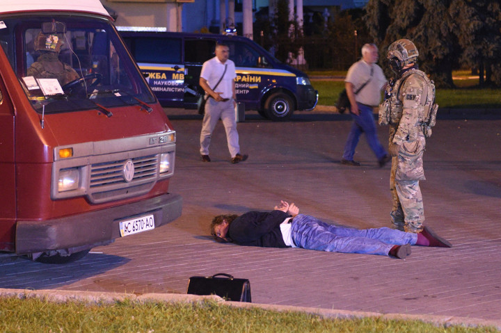 Wakil Menteri Dalam Negeri Anton Gerashchenko mengatakan Kryvosh telah dihukum dua kali dan menghabiskan sekitar 10 tahun di penjara.