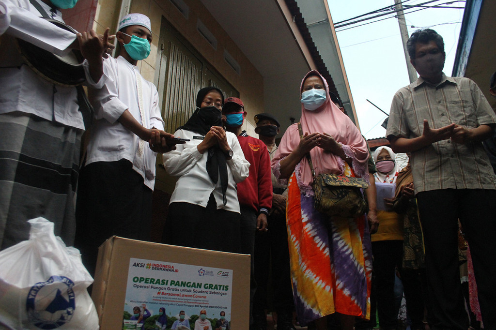 Suasana haru dan bahagia mewarnai penyambutan Hartoyo dan Sukati di rumahnya, Rabu, 22 Juli 2020. Saat tiba di depan rumahnya, pasangan suami istri tersebut didoakan dan kemudian diberi bubur kacang hijau.