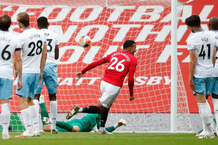 Enam menit memasuki babak kedua Mason Greenwood menyamakan kedudukan untuk MU. Berawal dari umpan satu dua sentuhan bersama Martial, Greenwood memperdaya Fabianski dengan tembakan mendatar demi mengubur bola ke pojok kanan bawah gawang West Ham dan mengubah skor jadi 1-1.