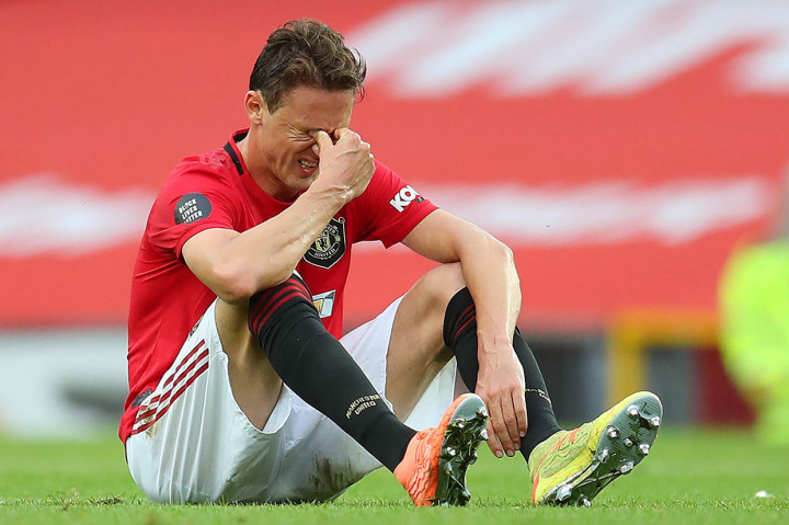 Kedua tim kemudian saling berbalas serangan demi mencetak gol. Namun skor imbang 1-1 tak berubah hingga laga berakhir. 