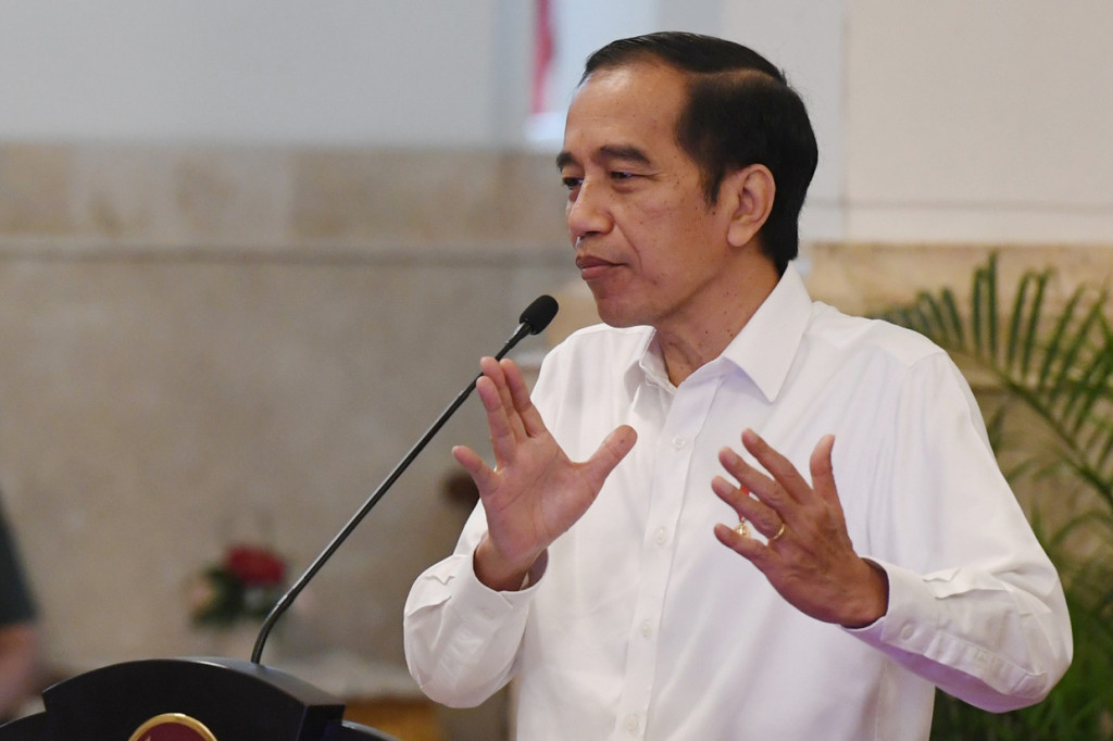 Presiden Joko Widodo meminta agar dana bergulir LPDB KUMKM yang disiapkan Rp1 triliun melalui program Pemulihan Ekonomi Nasional (PEN) segera dikucurkan kepada koperasi.
