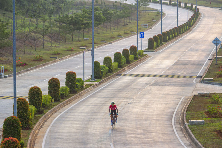 Pembalap sepeda peraih juara tiga nomor Men Individual Time Trial (ITT) Cadet Tour De Linggarjati menjalani program latihan mandiri di masa pandemi Covid-19 guna menjaga stamina dan penguatan fisik untuk menghadapi ajang kejuaran nasional dan internasional mendatang.
