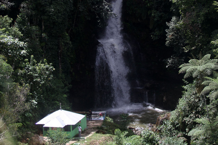 Objek wisata tersebut kembali dibuka bagi pengunjung dengan menerapkan protokol kesehatan untuk mencegah penularan covid-19. 